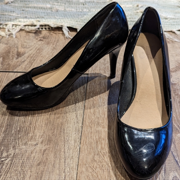2/15 Black Pumps - Picture 1 of 3